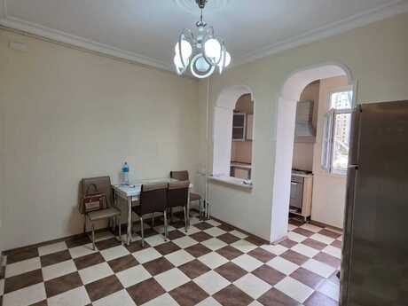 3 otaq · 80 m² · 5/5 mərtəbə, Nizami