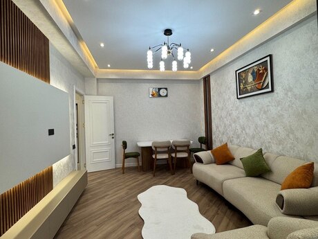 2 otaq · 57 m² · 13/15 mərtəbə, Azadlıq Prospekti