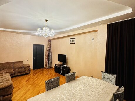 3-комнатная квартира, 112 м², 8-ci mikrorayon: 291 600 ₼ 3