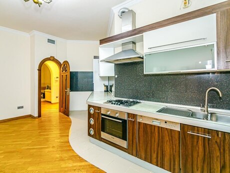 3-room apartment for rent, 90 m², Sahil: 70 ₼/mo 4