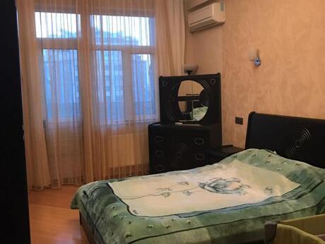 Kirayə 3 otaqlı mənzil, 130 m², Nizami: 1 200 ₼/ay 5