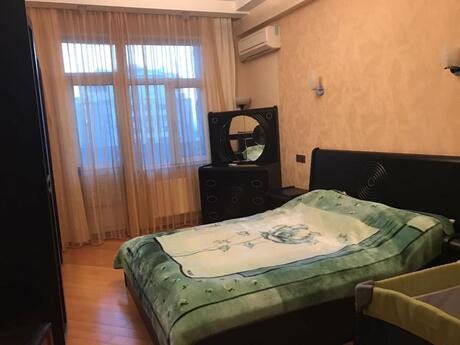 Kirayə 3 otaqlı mənzil, 130 m², Nizami: 1 200 ₼/ay 3
