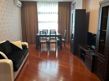 Kirayə 2 otaqlı mənzil, 95 m², Nəriman Nərimanov: 800 ₼/ay 2