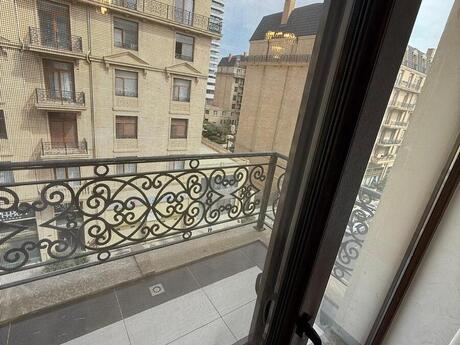 Elan №6430494 - Bakı, Ağ şəhər q., 4 otaqlı, 160 m², 6/8 mərtəbə