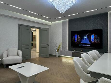 4 otaqlı mənzil, 185 m², 28 May: 780 000 ₼ 2