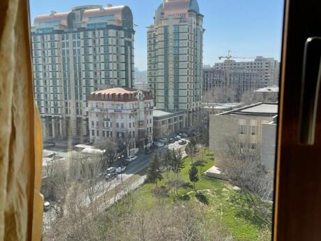 4-room apartment for rent, 210 m², 28 May: 2 000 ₼/mo 4