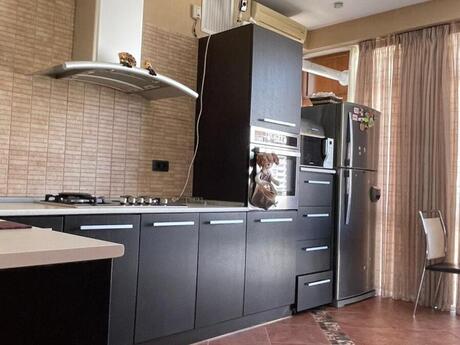 4-room apartment for rent, 210 m², 28 May: 2 000 ₼/mo 5