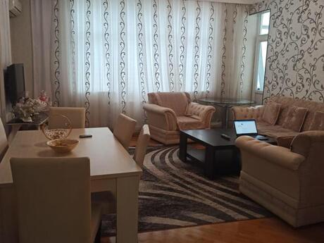 Kirayə 3 otaqlı mənzil, 140 m², 8 Noyabr: 900 ₼/ay 3