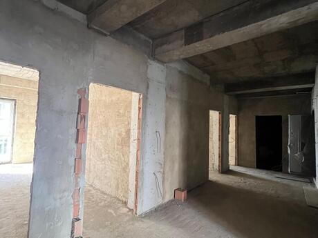 3 otaq · 128 m² · 2/8 mərtəbə, Ağ şəhər