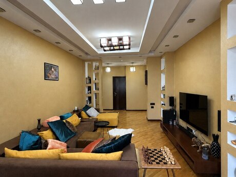 3 otaqlı mənzil, 117 m², Nizami: 354 000 ₼ 2