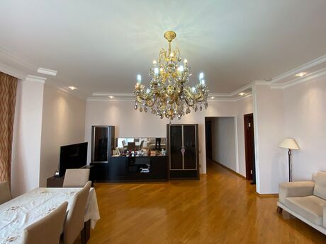 4-room apartment for rent, 185 m², Sahil: 2 000 ₼/mo 2