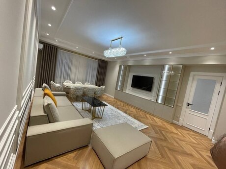 Kirayə 4 otaqlı mənzil, 180 m², Nizami: 3 500 ₼/ay 2