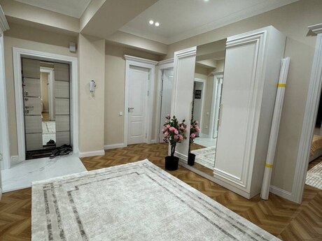 Kirayə 4 otaqlı mənzil, 190 m², Nizami: 4 500 ₼/ay 2