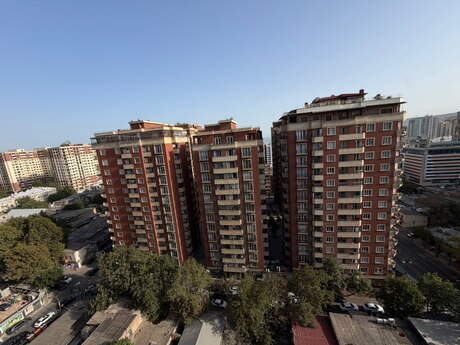 4 otaqlı mənzil, 200 m², 28 May: 600 000 ₼ 2