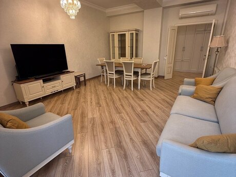 Elan №6431472 - Bakı, Ağ şəhər q., 4 otaqlı, 165 m², 6/8 mərtəbə