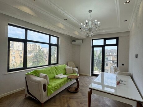 3 otaq · 109 m² · 4/14 mərtəbə, İnşaatçılar