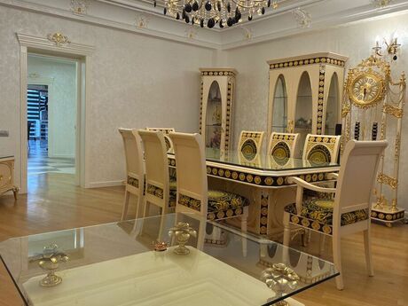 4-комнатная квартира, 217 м², 28 May: 618 000 ₼ 2