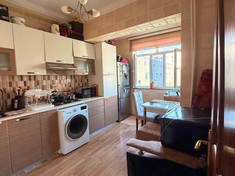 Elan №6431999 - Bakı, Nəsimi m., 2 otaqlı, 70 m², 6/9 mərtəbə