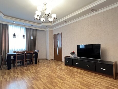 3-room apartment for rent, 100 m², Memar Əcəmi: 800 ₼/mo 3