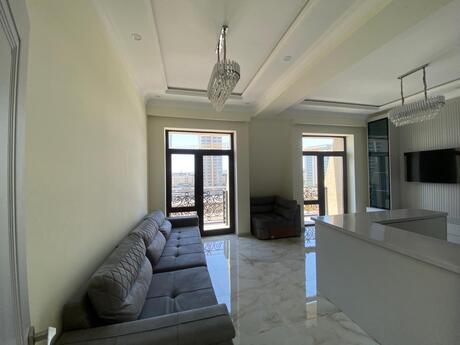 4 otaq · 125 m² · 7/7 mərtəbə, Ağ şəhər