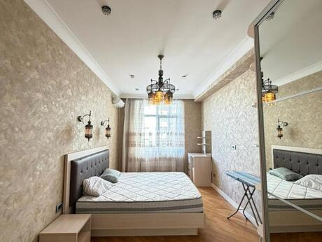3-комнатная квартира, 177 м², 28 May: 520 000 ₼ 3