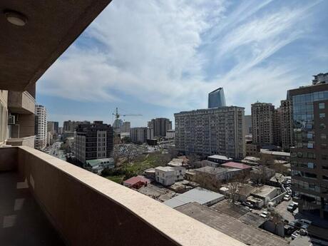 3-комнатная квартира, 177 м², 28 May: 520 000 ₼ 2