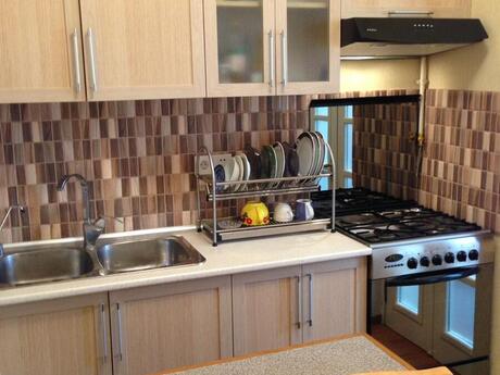 3 otaqlı mənzil, 80 m², 28 May: 240 000 ₼ 2