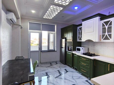 3-room apartment for rent, 130 m², Badamdar: 1 300 ₼/mo 4