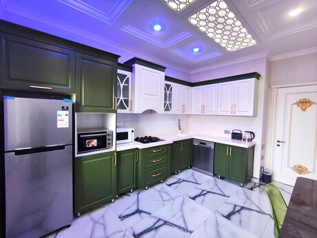 3-room apartment for rent, 130 m², Badamdar: 1 300 ₼/mo 5