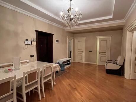 3 otaqlı mənzil, 125 m², Neftçilər: 330 000 ₼ 2