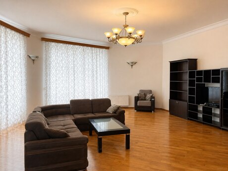 4-room apartment, 211 m², 28 May: 485 000 ₼ 3