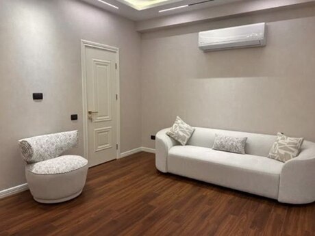 Kirayə 3 otaqlı mənzil, 115 m², İnşaatçılar: 1 000 ₼/ay 2