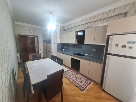 Kirayə 3 otaqlı mənzil, 150 m², İnşaatçılar: 1 500 ₼/ay 4