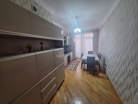 Kirayə 3 otaqlı mənzil, 150 m², İnşaatçılar: 1 500 ₼/ay 5