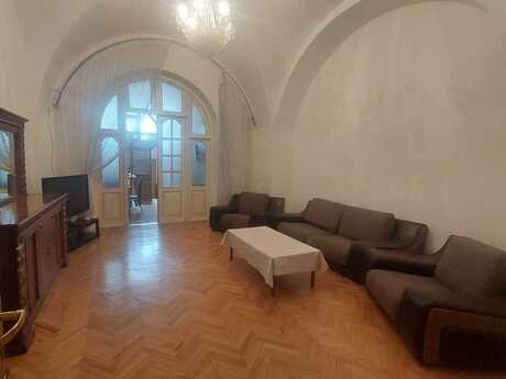 Elan №6432831 - Bakı, 28 May m., 2 otaqlı, 68 m², 1/3 mərtəbə