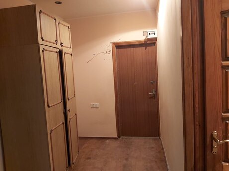 3-room apartment for rent, 80 m², Həzi Aslanov: 550 ₼/mo 3
