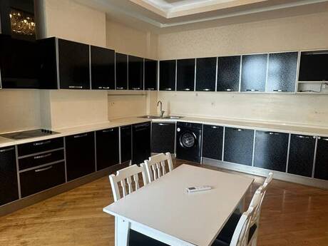 4-room apartment for rent, 235 m², 28 May: 2 000 ₼/mo 3