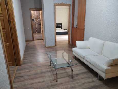 Аренда: 4-комнатная квартира, 180 м², Səbail: 2 100 ₼/мес 4