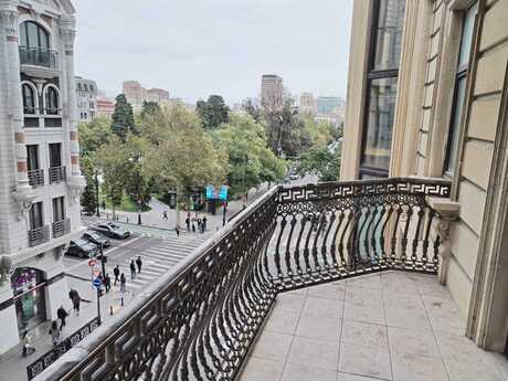 4 otaq · 180 m² · 4/14 mərtəbə, Səbail