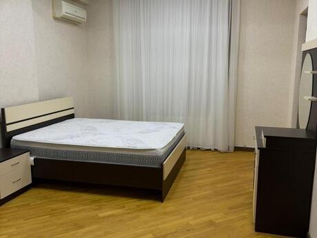 3-room apartment for rent, 120 m², İçəri Şəhər: 1 200 ₼/mo 4