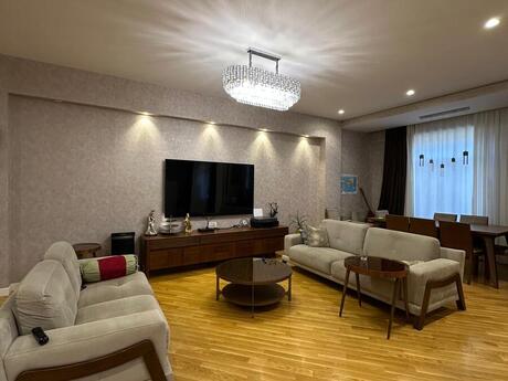 Kirayə 4 otaqlı mənzil, 220 m², Həzi Aslanov: 2 200 ₼/ay 5
