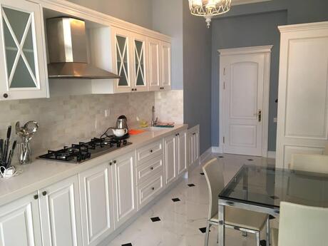 Elan №6433332 - Bakı, Səbail r., 3 otaqlı, 170 m², 15/18 mərtəbə