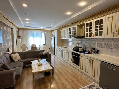 5 otaqlı mənzil, 263 m², Əhmədli: 610 000 ₼ 2