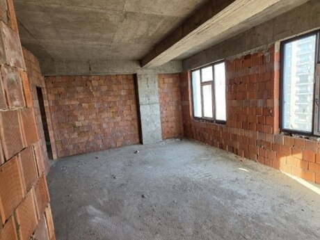 4-комнатная квартира, 130 м², 28 May: 400 000 ₼ 3