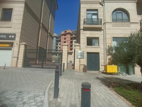3 otaq · 148 m² · 6/18 mərtəbə, Ağ şəhər