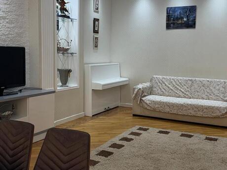Kirayə 3 otaqlı mənzil, 140 m², 28 May: 1 700 ₼/ay 2