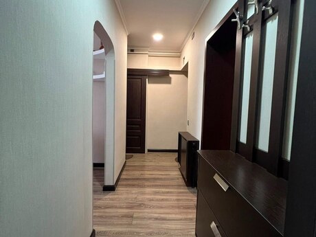 3 otaq · 100 m² · 4/5 mərtəbə, Azadlıq Prospekti