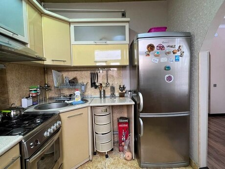 3 otaqlı mənzil, 100 m², Azadlıq Prospekti: 215 000 ₼ 2