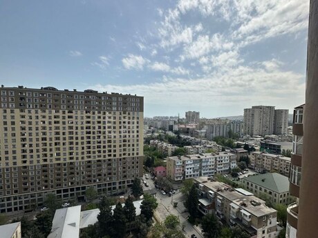 4 otaq · 130 m² · 11/19 mərtəbə, Elmlər Akademiyası