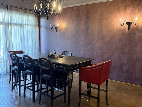 Kirayə 4 otaqlı mənzil, 198 m², Nizami: 4 500 ₼/ay 2